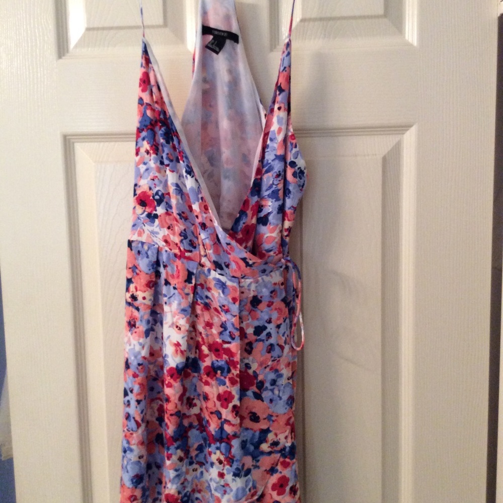 “NWOT” F21 Floral Wrap Dress